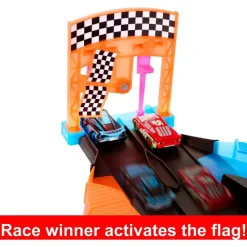 Disney and Pixar Cars Glow Racers Launch&Criss-Cross Glow Race Plays