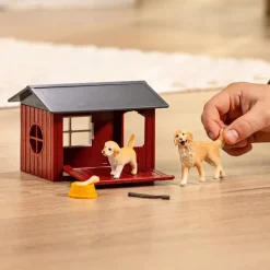 Schleich Farm World Dog Kennel with Golden Retriever